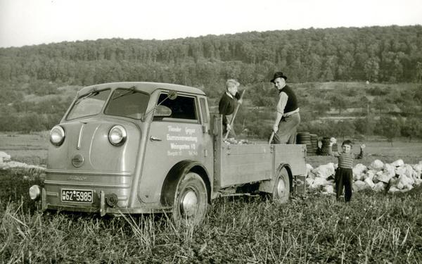 GEGGUS founder Theodor Geggus with his sons Gerhard (on the platform) and Helmut